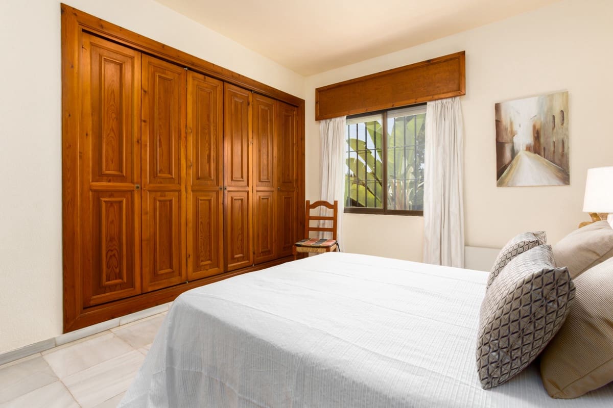 7 bedroom Villa for sale in Marbella with garage - € 2,500,000 (Ref: 9077253)