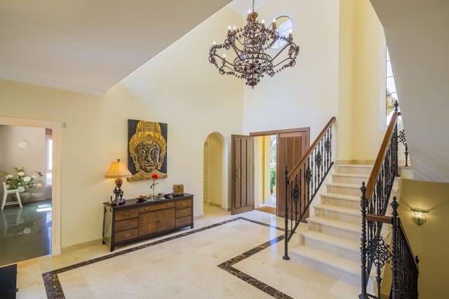 Chalet de 4 habitaciones en Elviria, Marbella en venta con garaje - 2.440.000 € (Ref: 9077254)