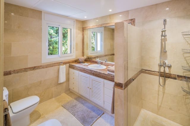 Chalet de 4 habitaciones en Elviria, Marbella en venta con garaje - 2.440.000 € (Ref: 9077254)