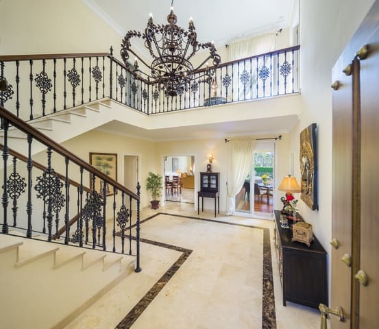 Chalet de 4 habitaciones en Elviria, Marbella en venta con garaje - 2.440.000 € (Ref: 9077254)