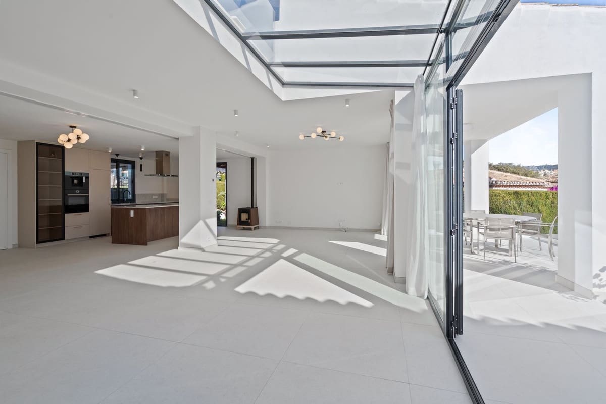 Chalet de 4 habitaciones en Elviria en venta - 2.290.000 € (Ref: 9077255)