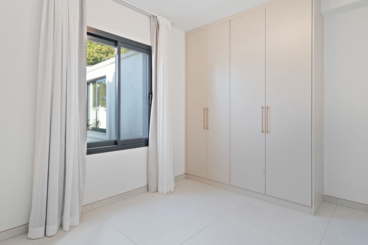 Chalet de 4 habitaciones en Elviria en venta - 2.290.000 € (Ref: 9077255)