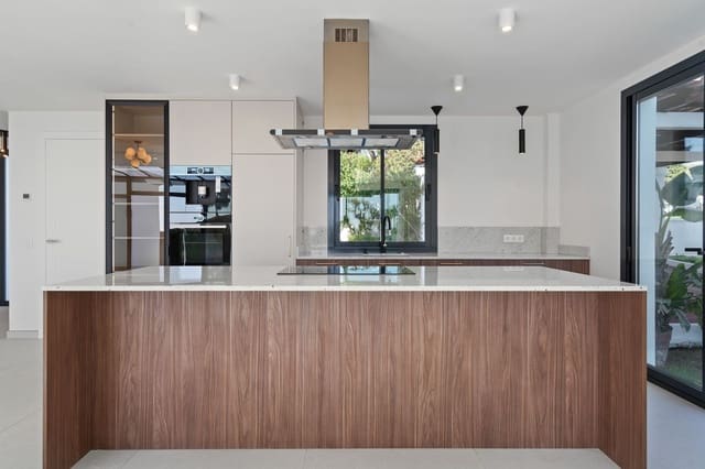 4 soveværelse Villa til salg i Elviria, Marbella - € 2.290.000 (Ref: 9077255)