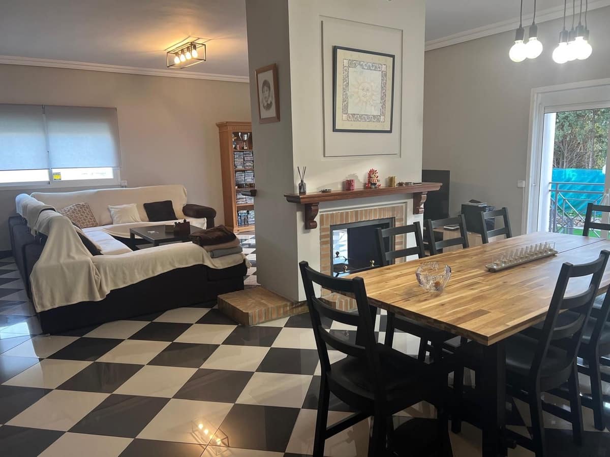 5 bedroom Villa for sale in Marbella - € 2,250,000 (Ref: 9077257)