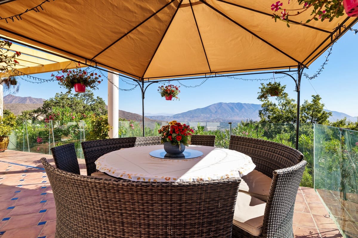 Chalet de 5 habitaciones en Marbella en venta - 2.245.000 € (Ref: 9077258)