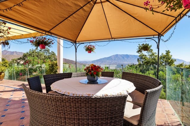 Chalet de 5 habitaciones en Marbella en venta - 2.245.000 € (Ref: 9077258)