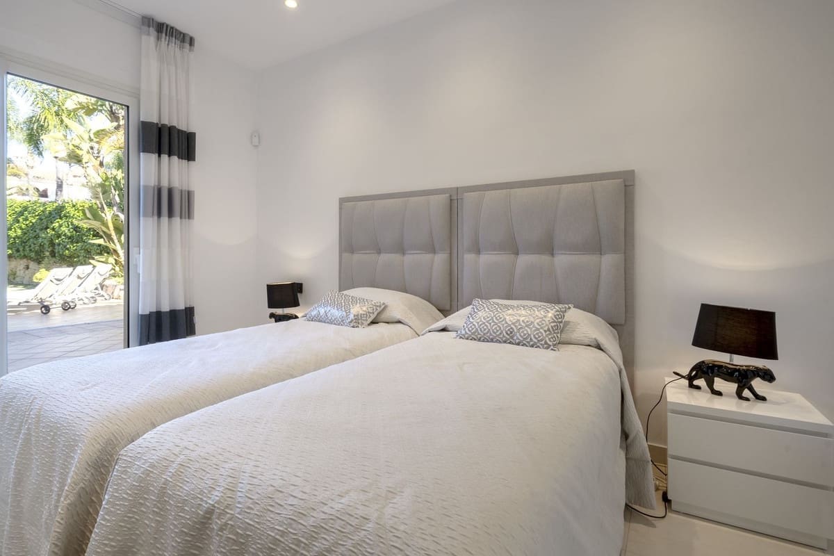 Chalet de 5 habitaciones en Elviria en venta con garaje - 1.995.000 € (Ref: 9077259)