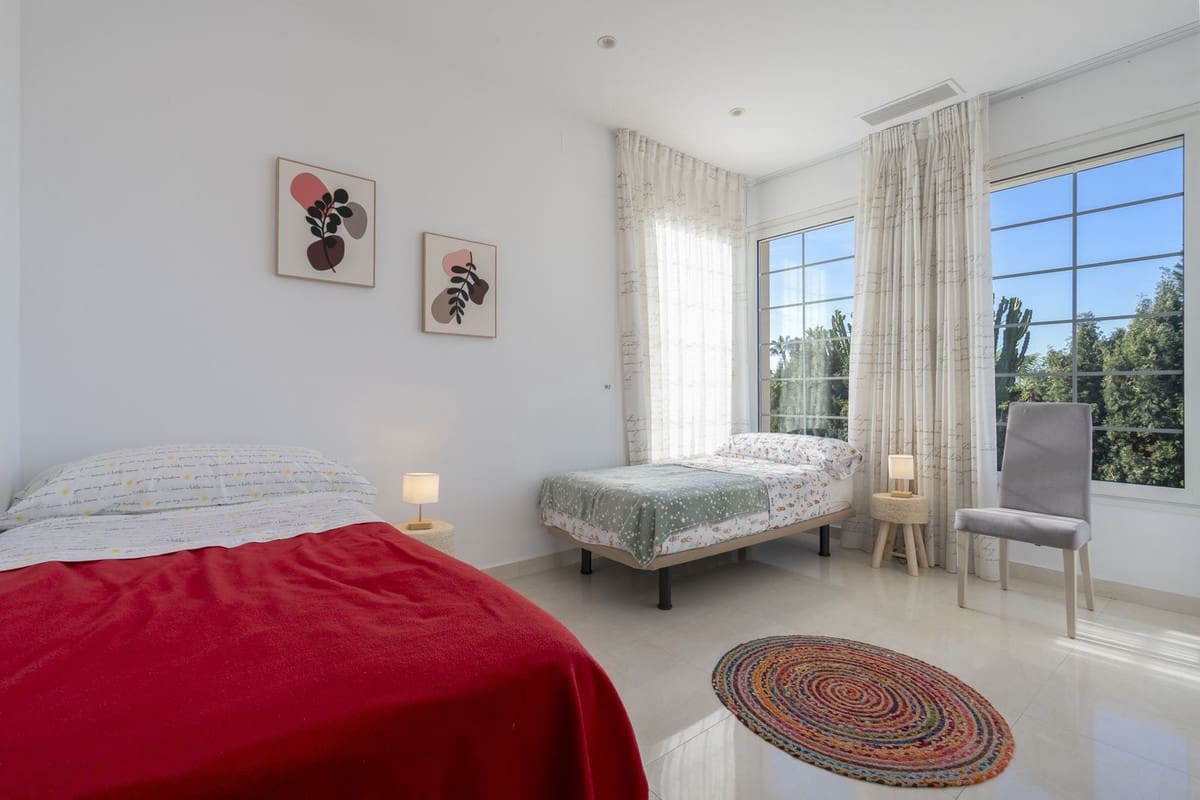 Chalet de 5 habitaciones en Elviria en venta con garaje - 1.995.000 € (Ref: 9077259)