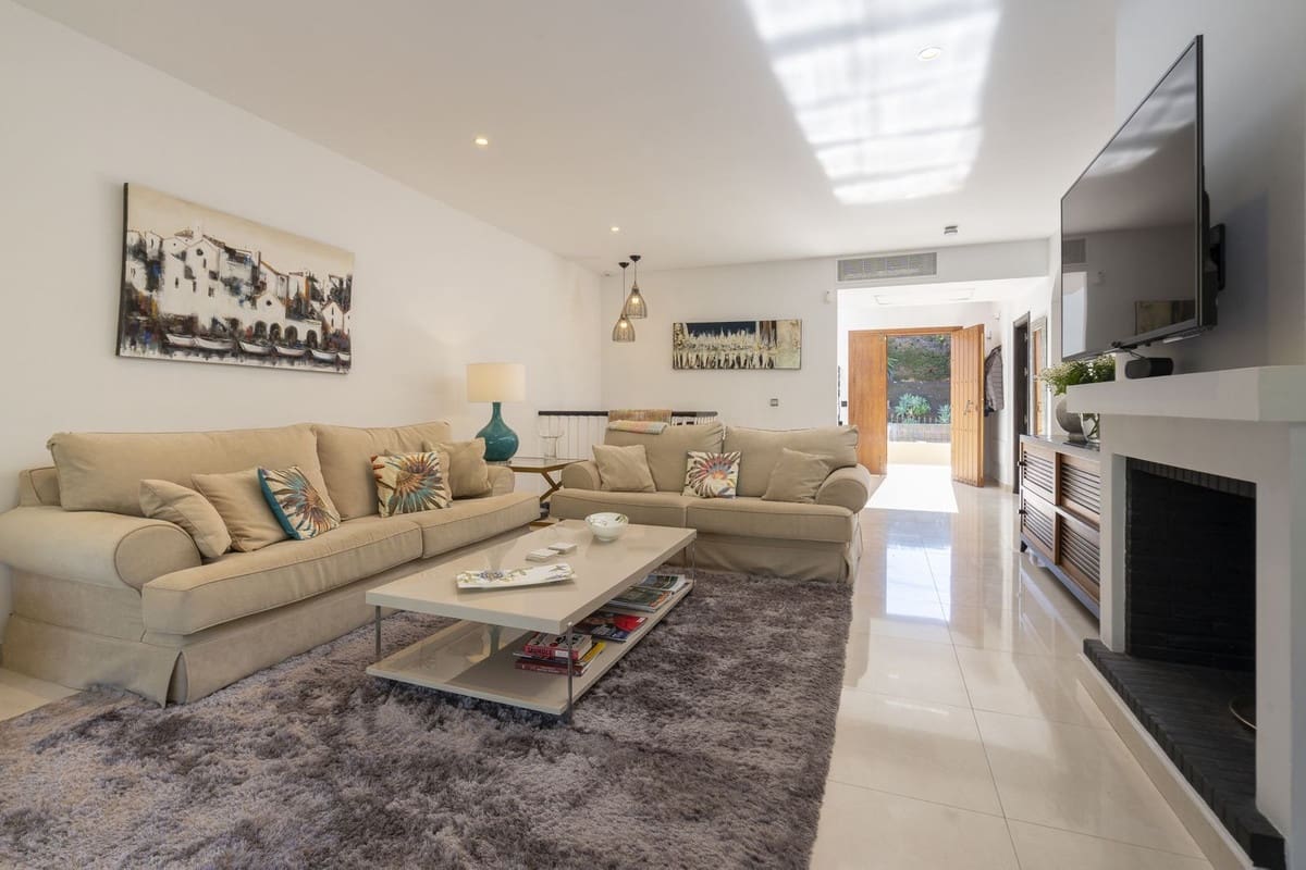 Chalet de 5 habitaciones en Elviria en venta con garaje - 1.995.000 € (Ref: 9077259)