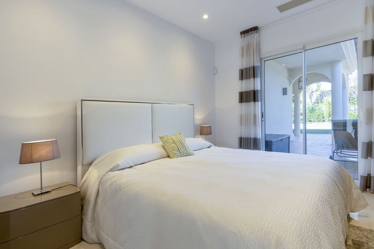 Chalet de 5 habitaciones en Elviria en venta con garaje - 1.995.000 € (Ref: 9077259)
