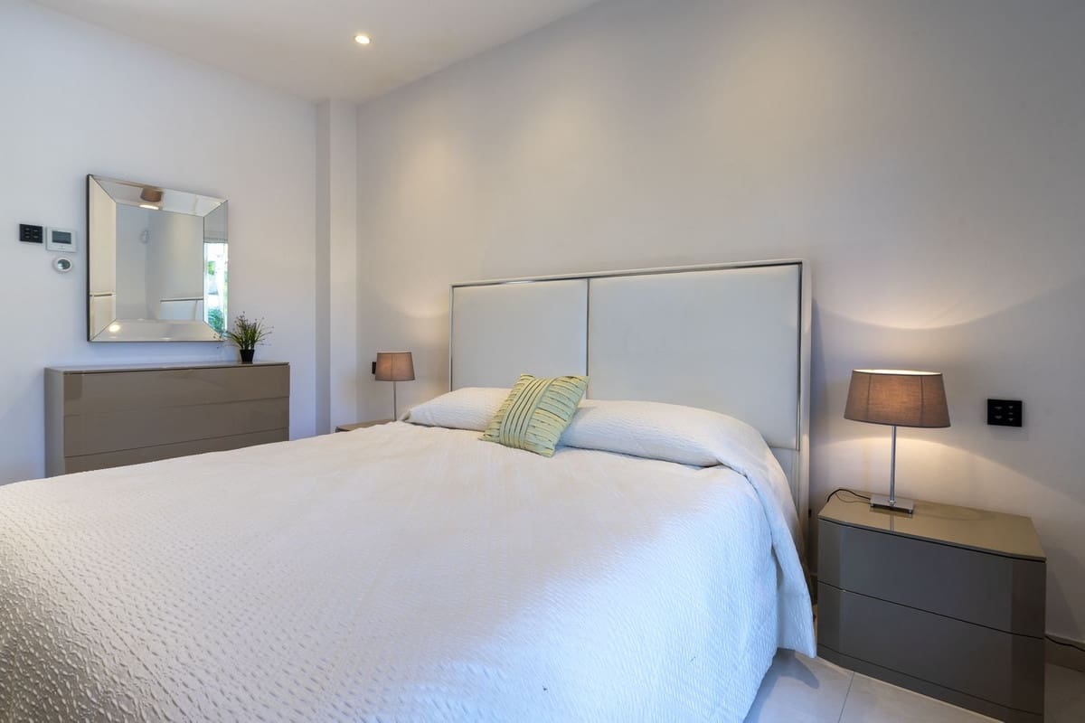 Chalet de 5 habitaciones en Elviria en venta con garaje - 1.995.000 € (Ref: 9077259)
