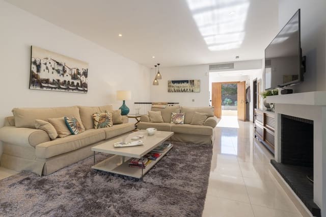 Chalet de 5 habitaciones en Elviria, Marbella en venta con garaje - 1.995.000 € (Ref: 9077259)