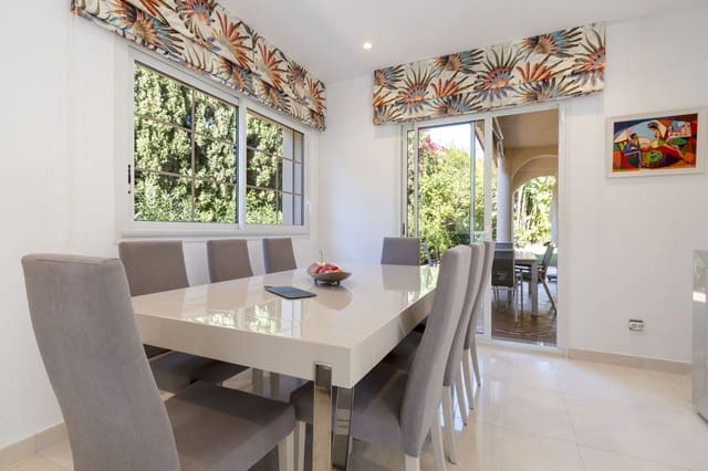 Chalet de 5 habitaciones en Elviria, Marbella en venta con garaje - 1.995.000 € (Ref: 9077259)