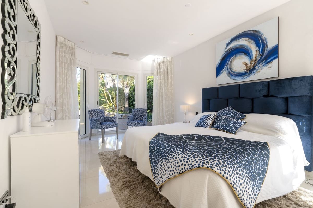 Chalet de 5 habitaciones en Elviria en venta con garaje - 1.995.000 € (Ref: 9077259)