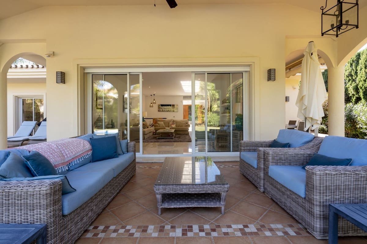Chalet de 5 habitaciones en Elviria en venta con garaje - 1.995.000 € (Ref: 9077259)