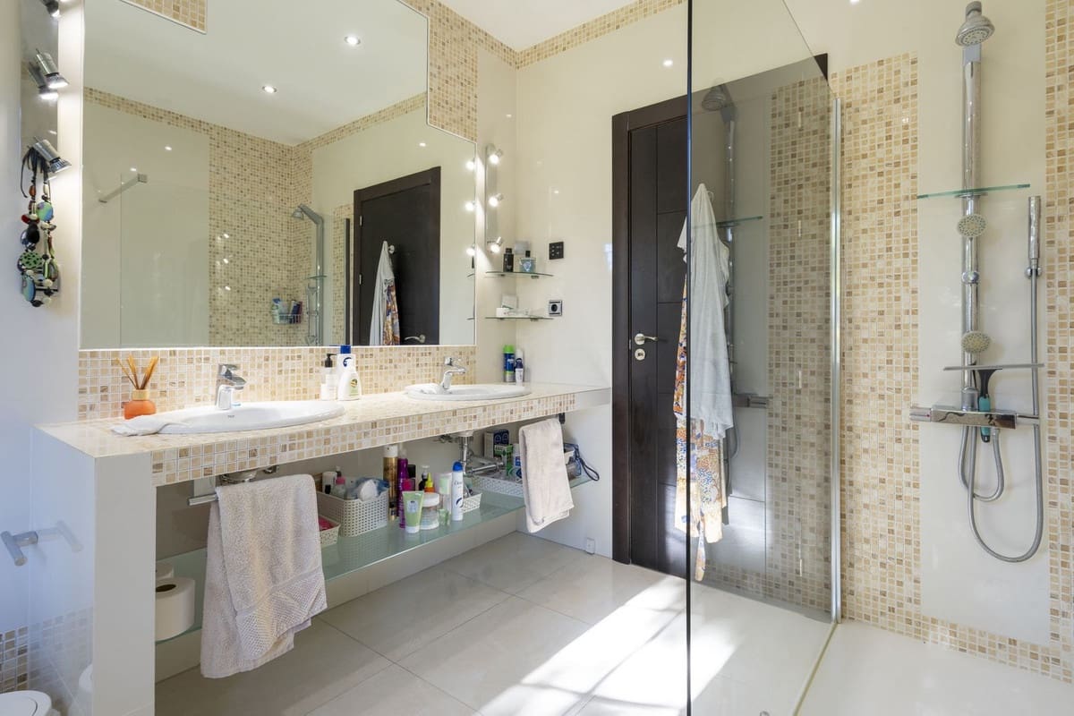 Chalet de 5 habitaciones en Elviria en venta con garaje - 1.995.000 € (Ref: 9077259)