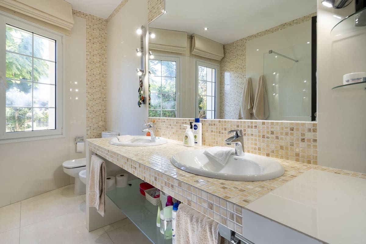 Chalet de 5 habitaciones en Elviria en venta con garaje - 1.995.000 € (Ref: 9077259)