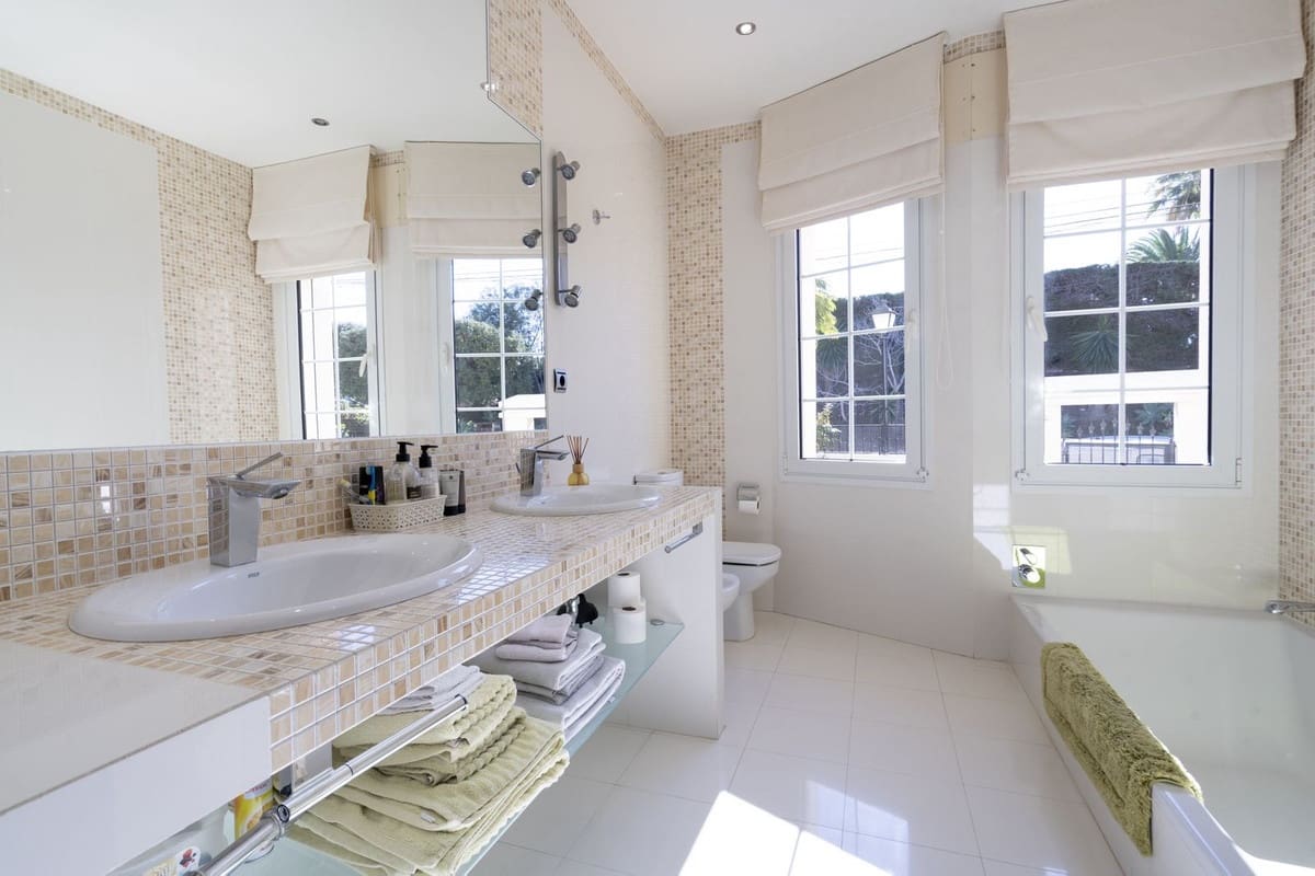 Chalet de 5 habitaciones en Elviria en venta con garaje - 1.995.000 € (Ref: 9077259)