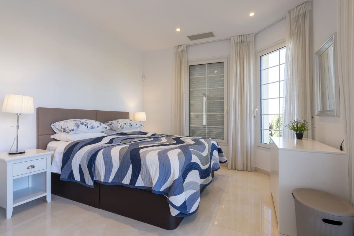 Chalet de 5 habitaciones en Elviria en venta con garaje - 1.995.000 € (Ref: 9077259)