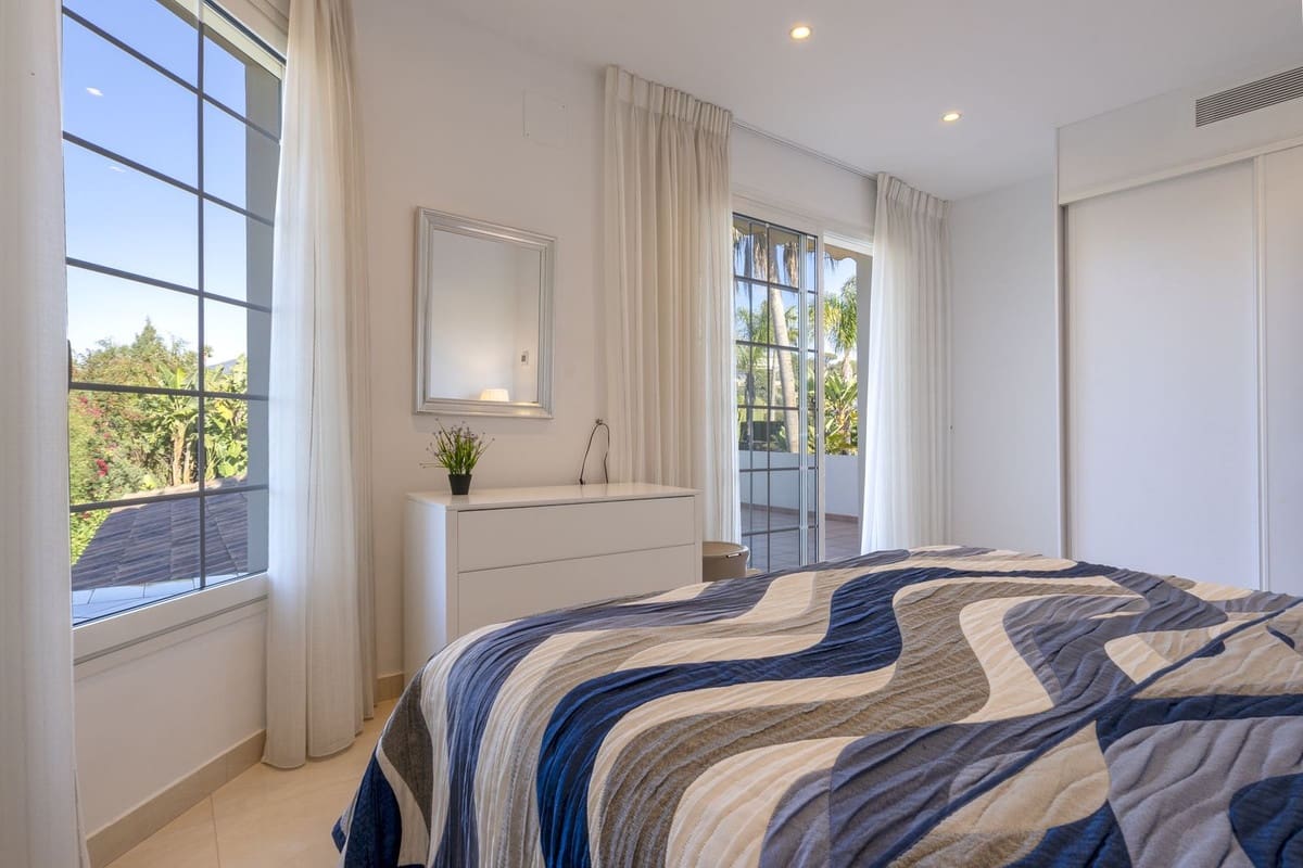 Chalet de 5 habitaciones en Elviria en venta con garaje - 1.995.000 € (Ref: 9077259)