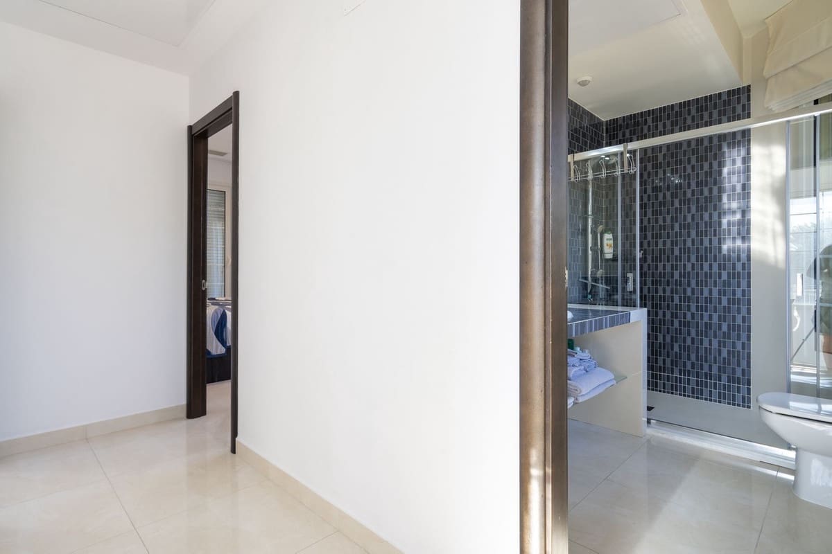 Chalet de 5 habitaciones en Elviria en venta con garaje - 1.995.000 € (Ref: 9077259)