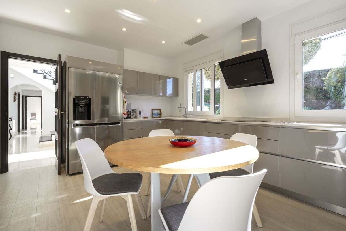 Chalet de 5 habitaciones en Elviria en venta con garaje - 1.995.000 € (Ref: 9077259)