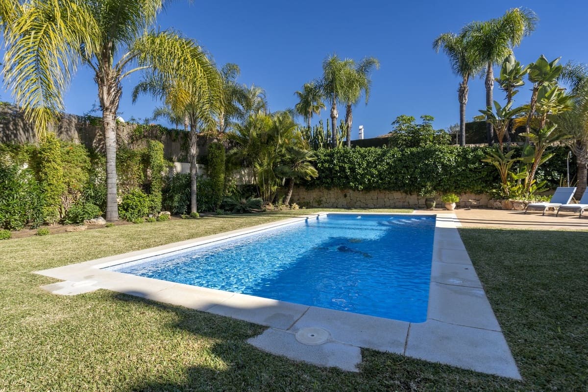 Chalet de 5 habitaciones en Elviria en venta con garaje - 1.995.000 € (Ref: 9077259)