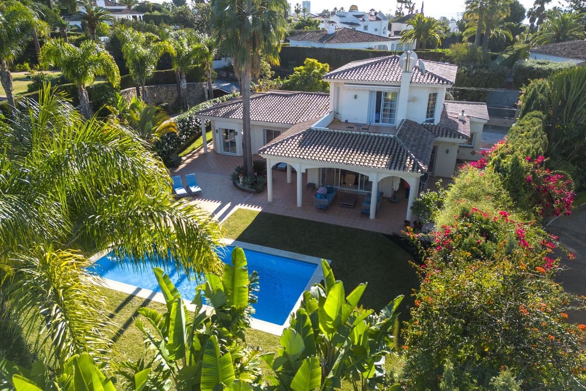 Chalet de 5 habitaciones en Elviria en venta con garaje - 1.995.000 € (Ref: 9077259)