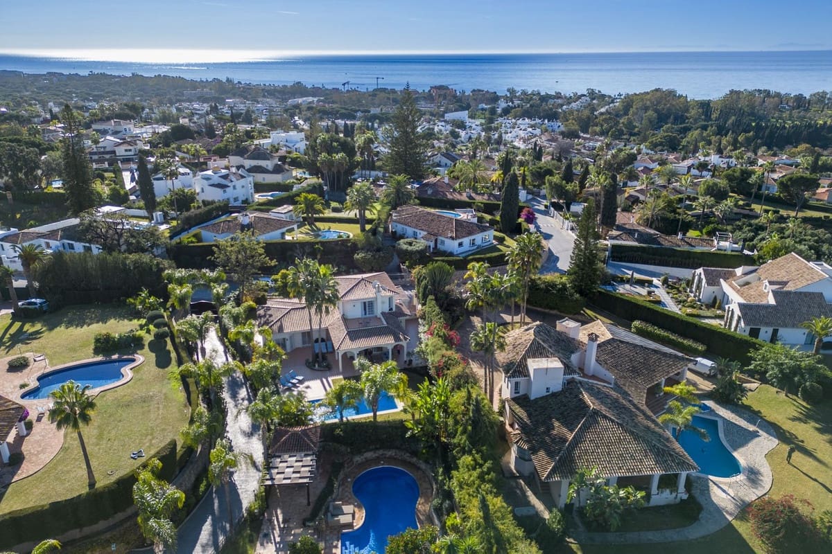 Chalet de 5 habitaciones en Elviria en venta con garaje - 1.995.000 € (Ref: 9077259)