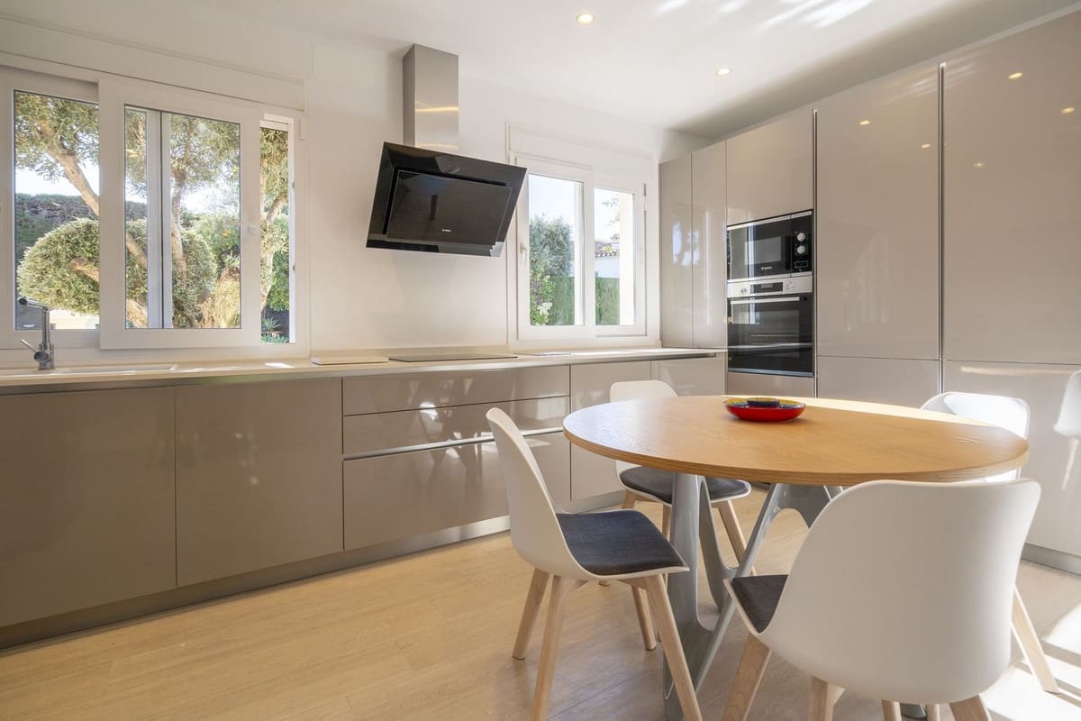 Chalet de 5 habitaciones en Elviria en venta con garaje - 1.995.000 € (Ref: 9077259)