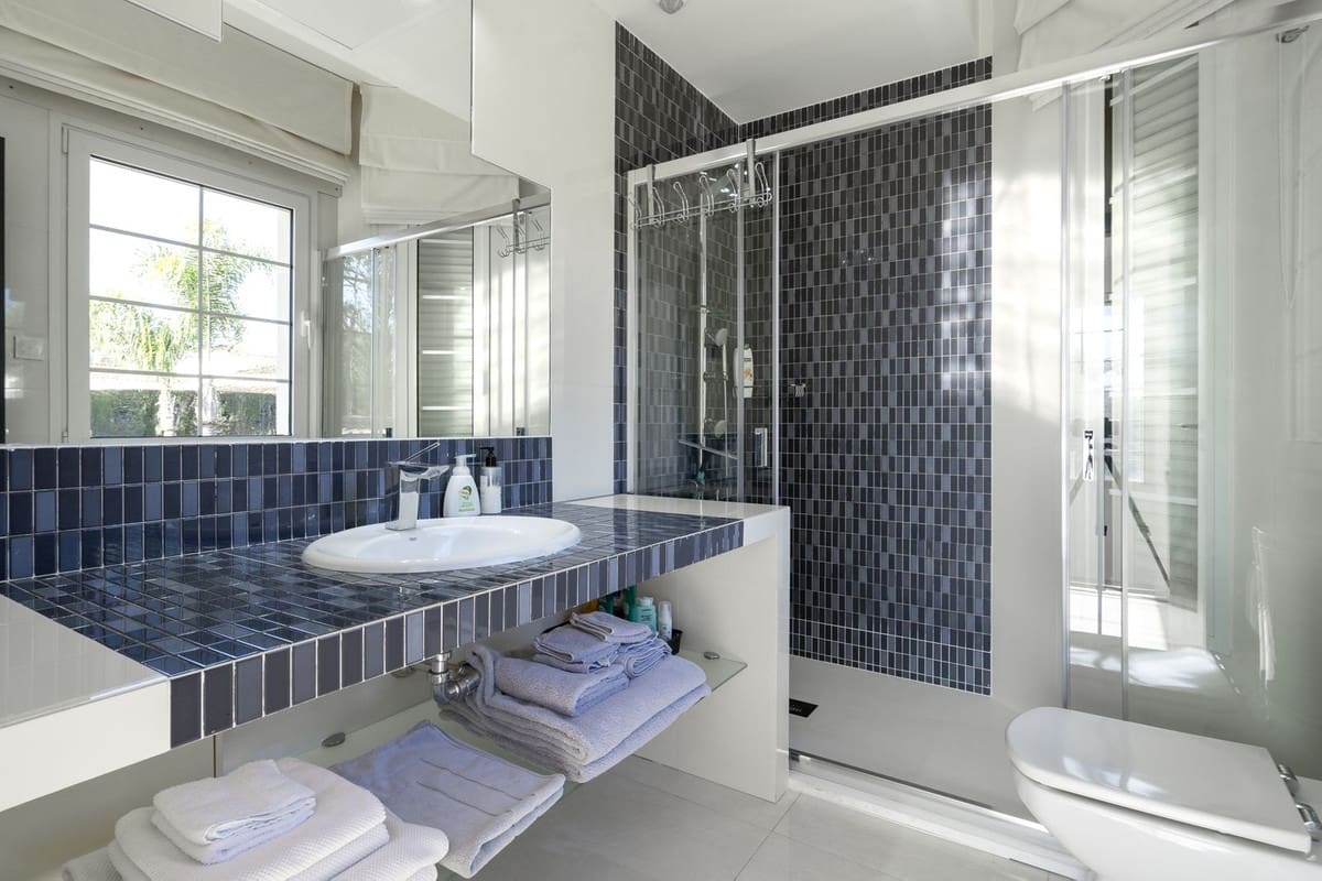 Chalet de 5 habitaciones en Elviria en venta con garaje - 1.995.000 € (Ref: 9077259)