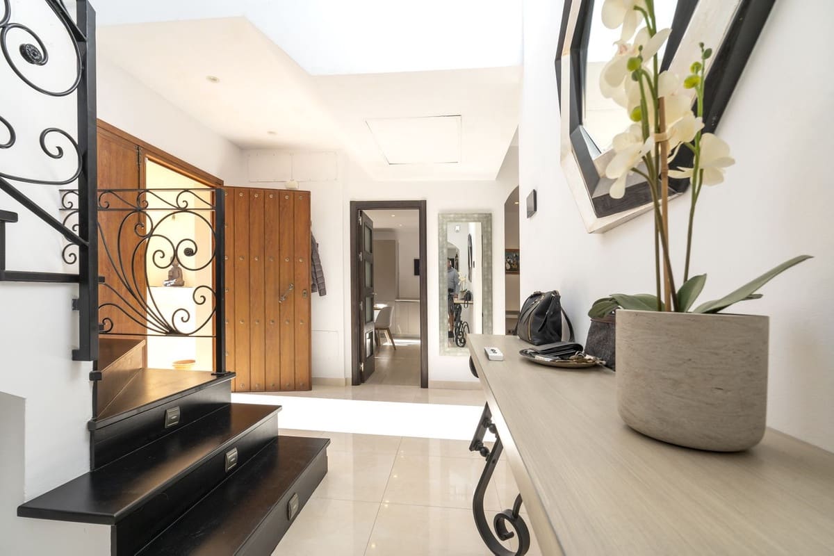 Chalet de 5 habitaciones en Elviria en venta con garaje - 1.995.000 € (Ref: 9077259)