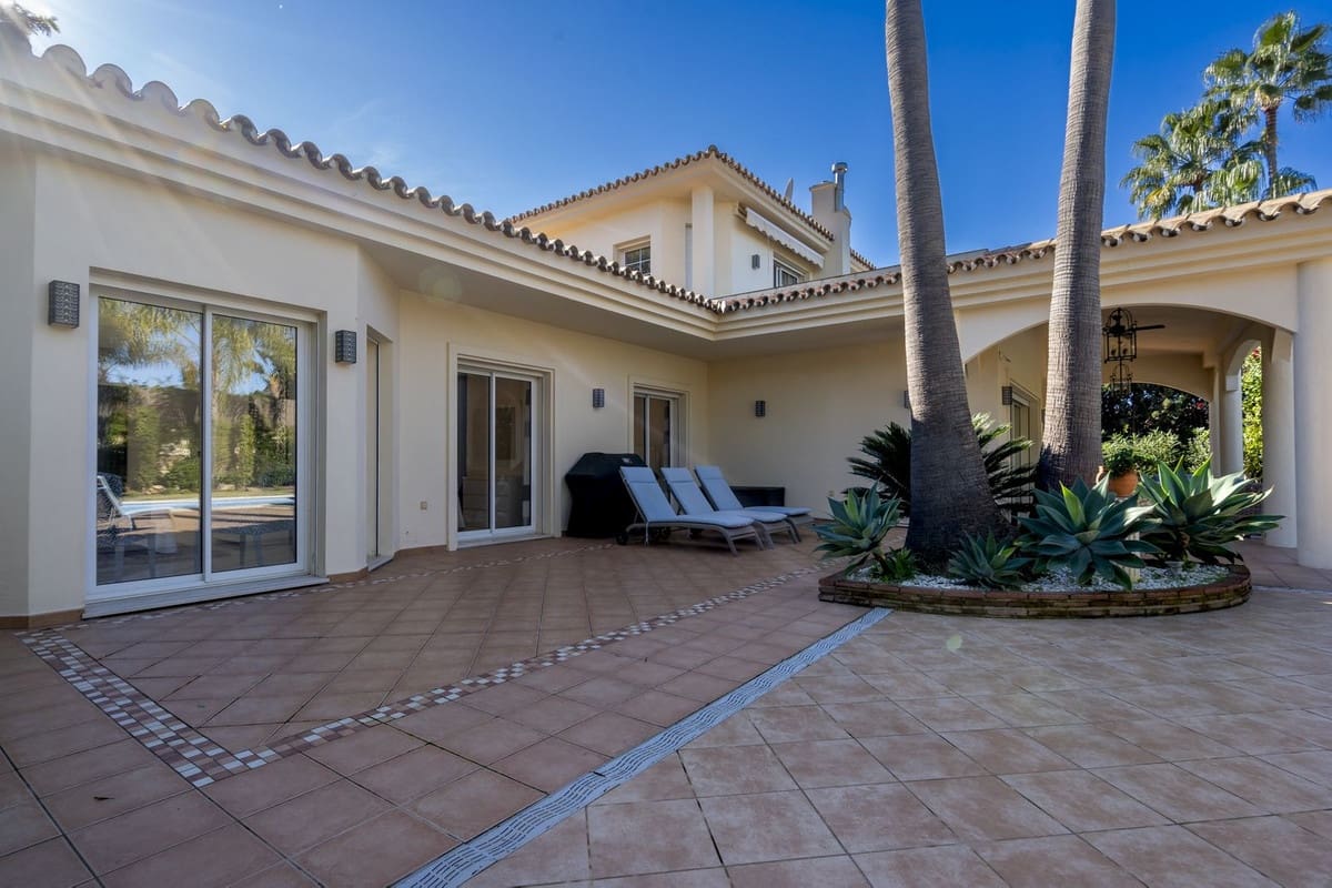 Chalet de 5 habitaciones en Elviria en venta con garaje - 1.995.000 € (Ref: 9077259)