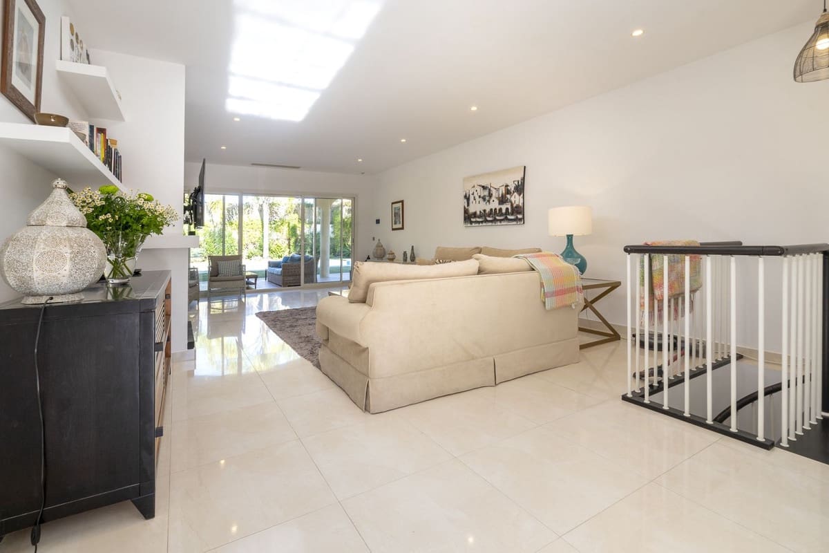 Chalet de 5 habitaciones en Elviria en venta con garaje - 1.995.000 € (Ref: 9077259)