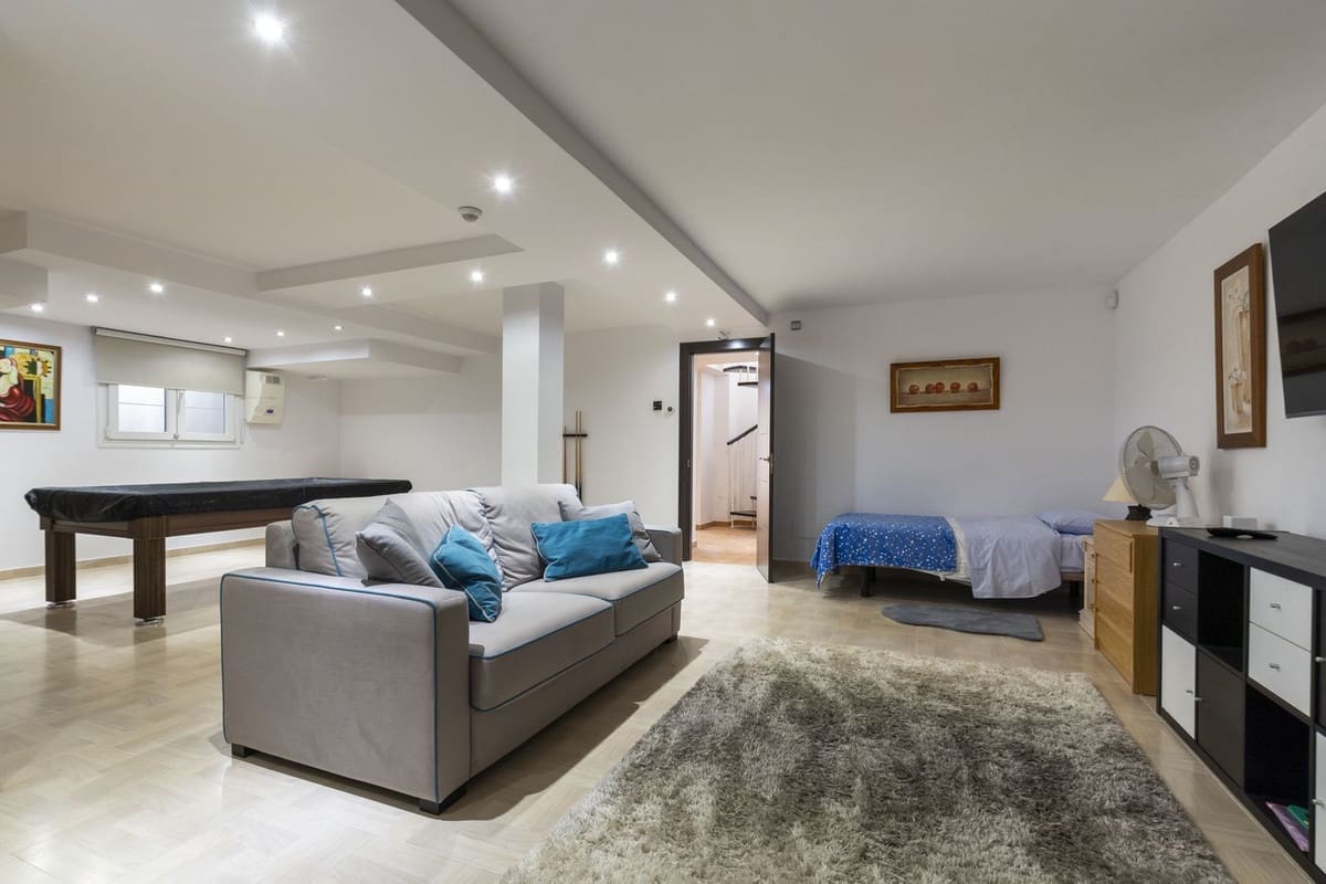 Chalet de 5 habitaciones en Elviria en venta con garaje - 1.995.000 € (Ref: 9077259)