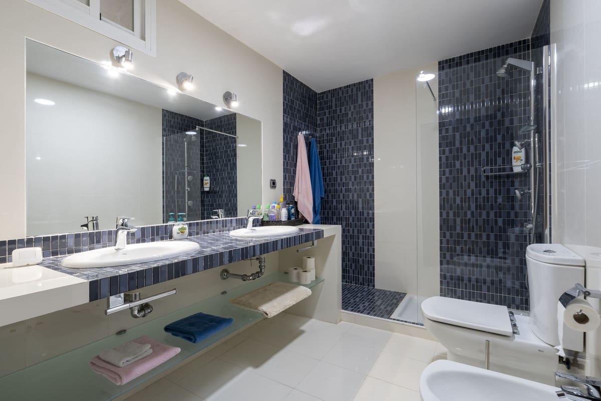 Chalet de 5 habitaciones en Elviria en venta con garaje - 1.995.000 € (Ref: 9077259)