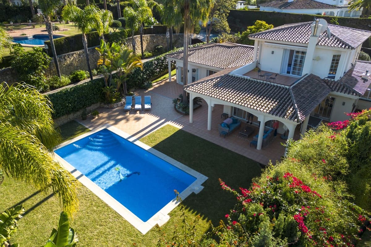 Chalet de 5 habitaciones en Elviria en venta con garaje - 1.995.000 € (Ref: 9077259)