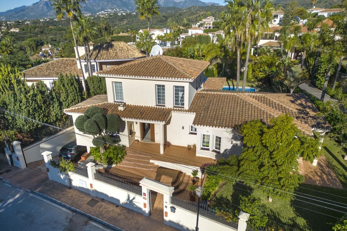 Chalet de 5 habitaciones en Elviria en venta con garaje - 1.995.000 € (Ref: 9077259)