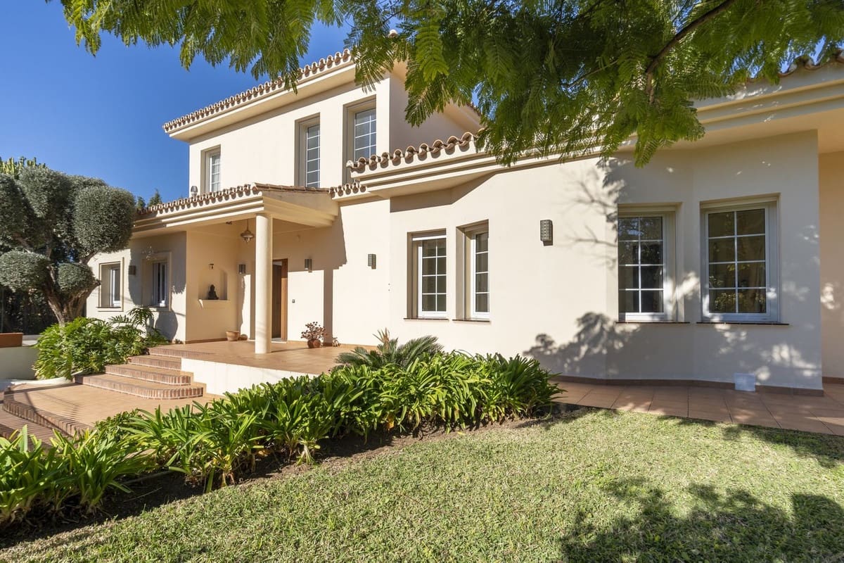 Chalet de 5 habitaciones en Elviria en venta con garaje - 1.995.000 € (Ref: 9077259)