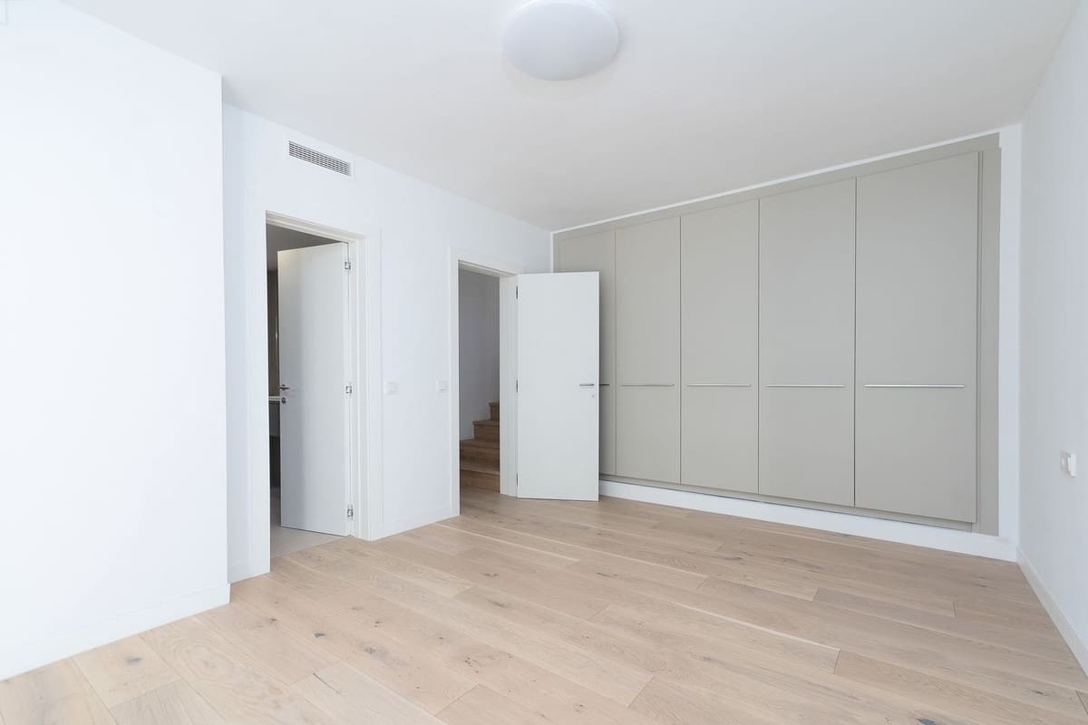 4 bedroom Villa for sale in Marbella with garage - € 1,780,000 (Ref: 9077262)