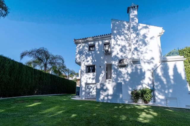 4 bedroom Villa for sale in Marbella with garage - € 1,780,000 (Ref: 9077262)