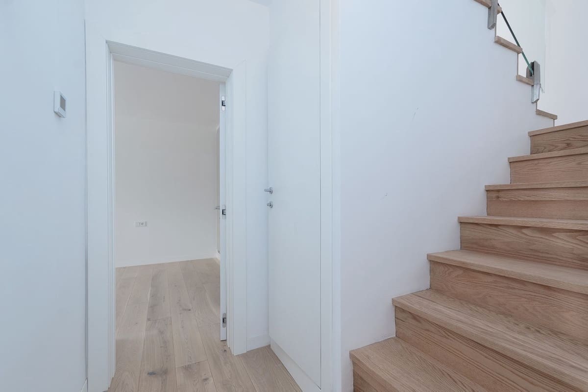 4 bedroom Villa for sale in Marbella with garage - € 1,780,000 (Ref: 9077262)