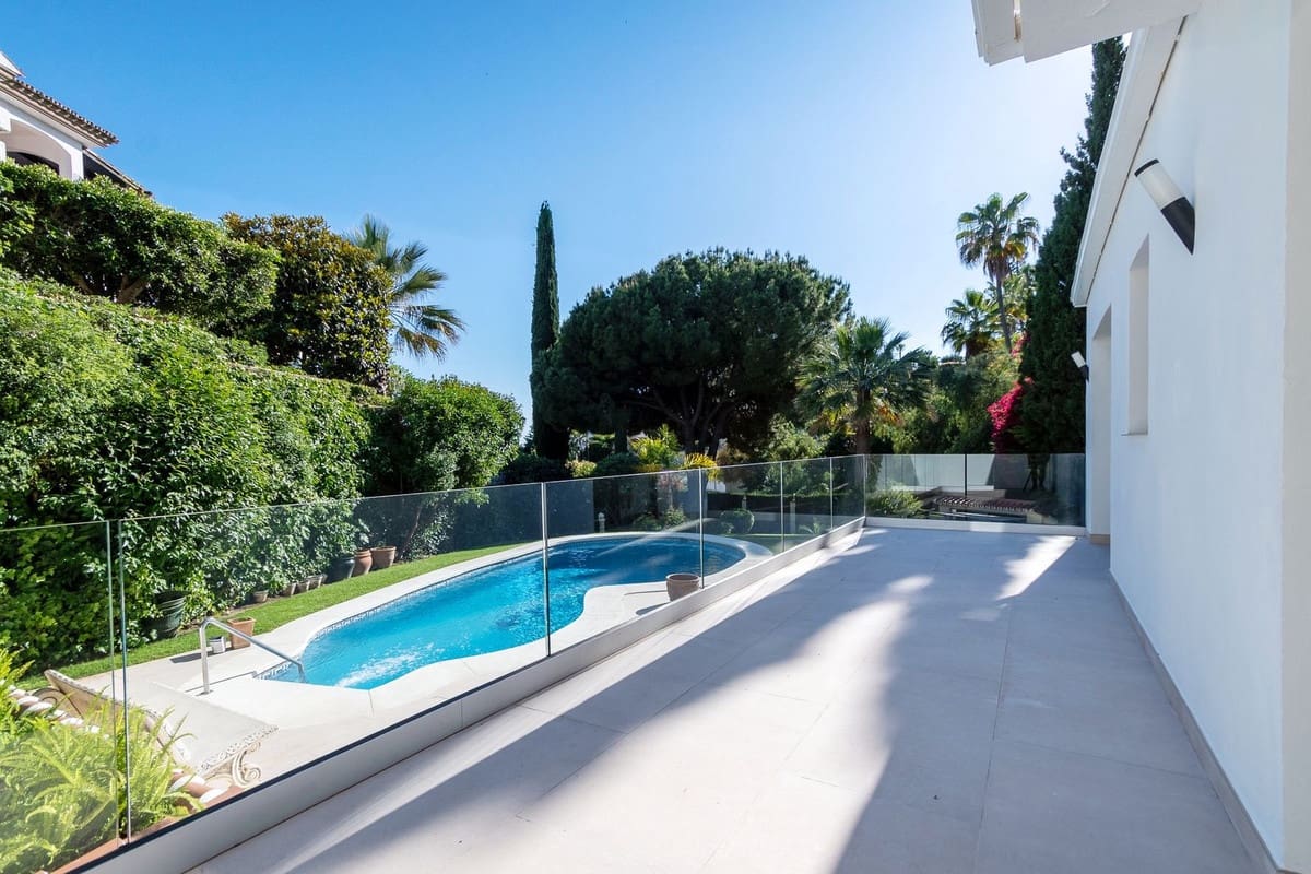 4 bedroom Villa for sale in Marbella with garage - € 1,780,000 (Ref: 9077262)