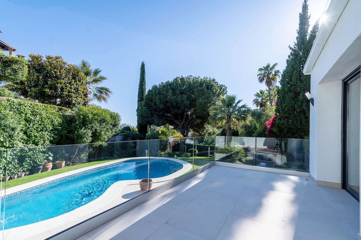 4 bedroom Villa for sale in Marbella with garage - € 1,780,000 (Ref: 9077262)