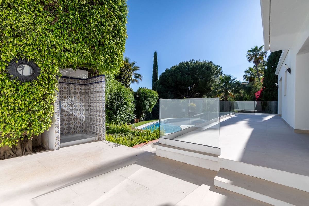 4 bedroom Villa for sale in Marbella with garage - € 1,780,000 (Ref: 9077262)