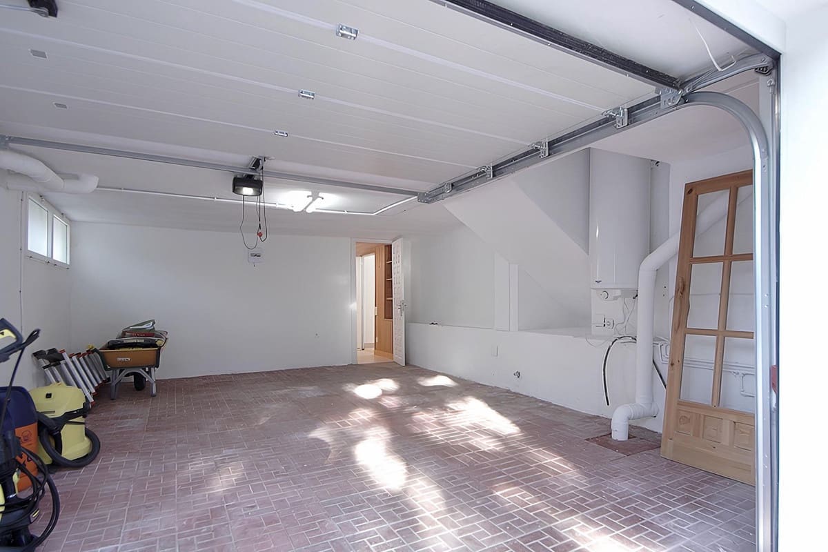 4 bedroom Villa for sale in Marbella with garage - € 1,780,000 (Ref: 9077262)