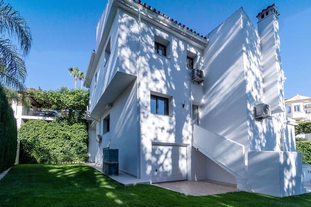 4 bedroom Villa for sale in Marbella with garage - € 1,780,000 (Ref: 9077262)