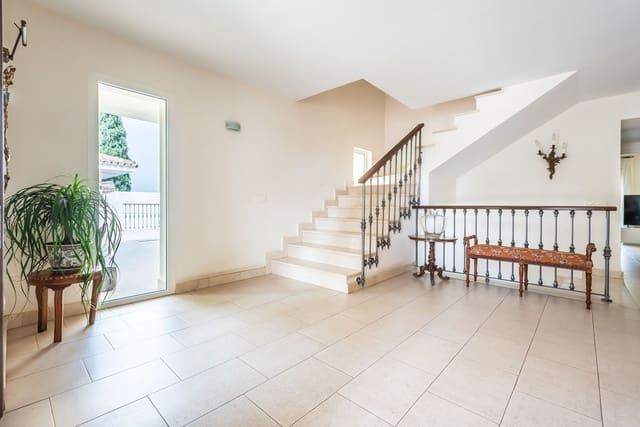 6 soverom Villa til salgs i Marbella med garasje - € 1 950 000 (Ref: 9077263)