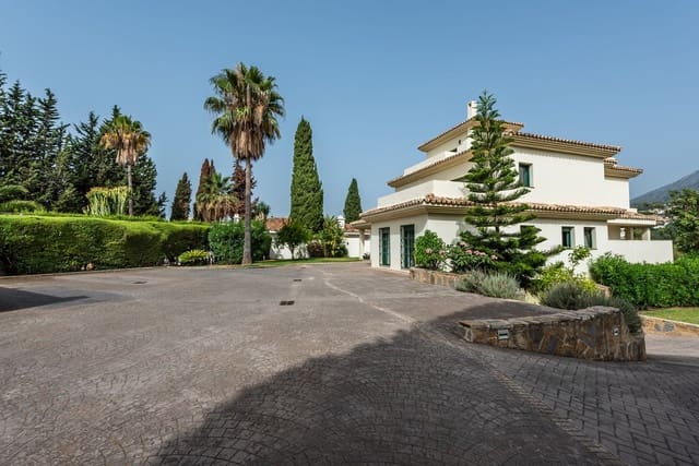 6 soverom Villa til salgs i Marbella med garasje - € 1 950 000 (Ref: 9077263)
