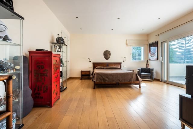 6 soverom Villa til salgs i Marbella med garasje - € 1 950 000 (Ref: 9077263)